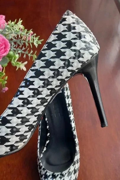 Black and White Dog Tooth Print Heels