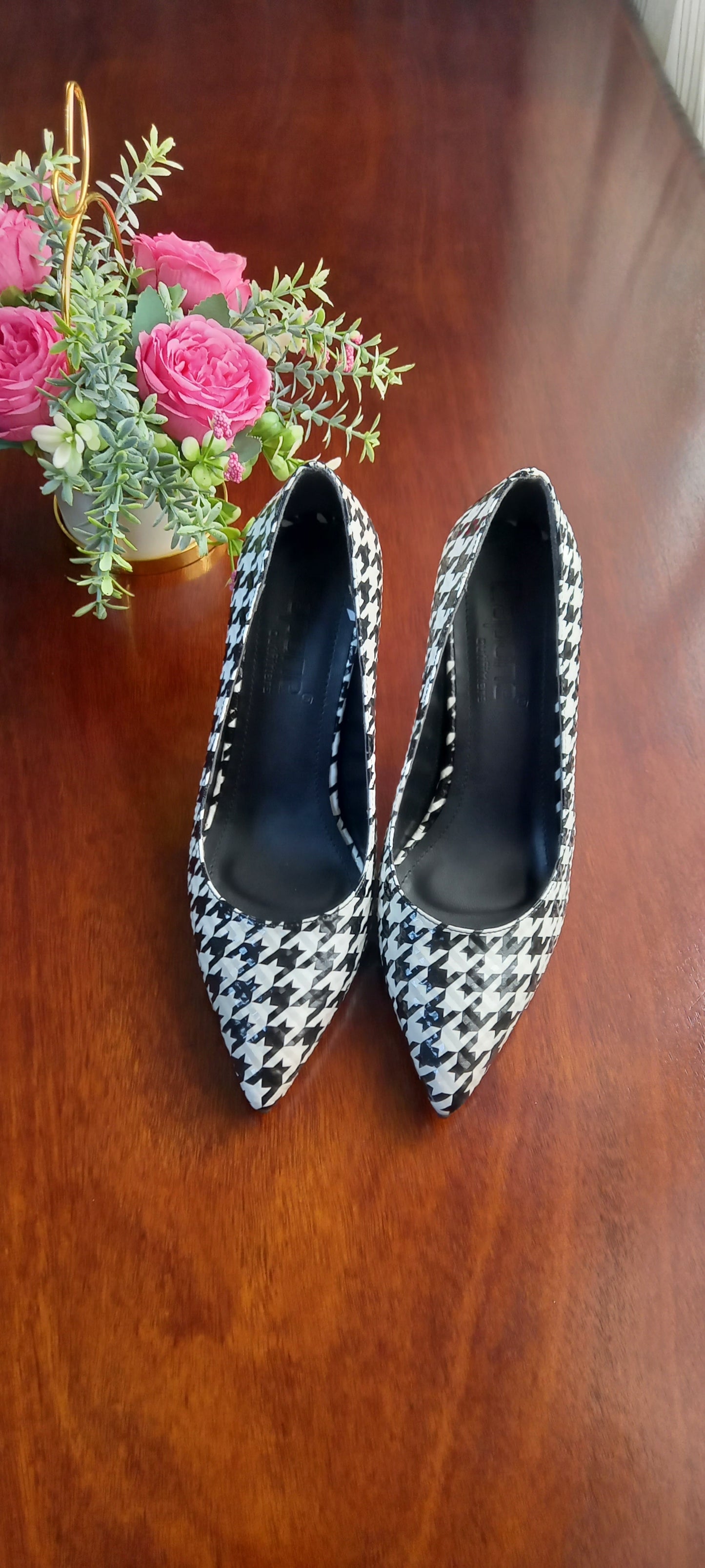 Black and White Dog Tooth Print Heels